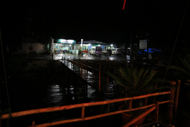 Be Than is a floating seafood restaurant in Lang Co